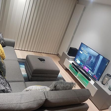 Lush Living - Double Room With Private Bathroom Londra Esterno foto