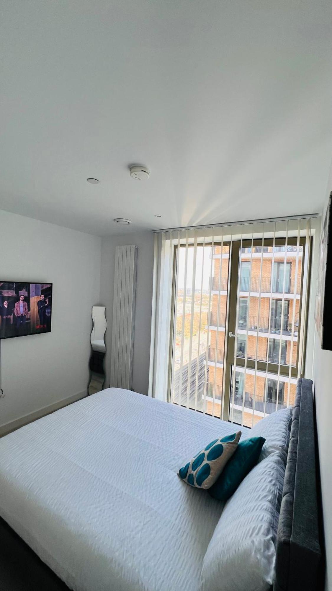 Lush Living - Double Room With Private Bathroom Londra Esterno foto
