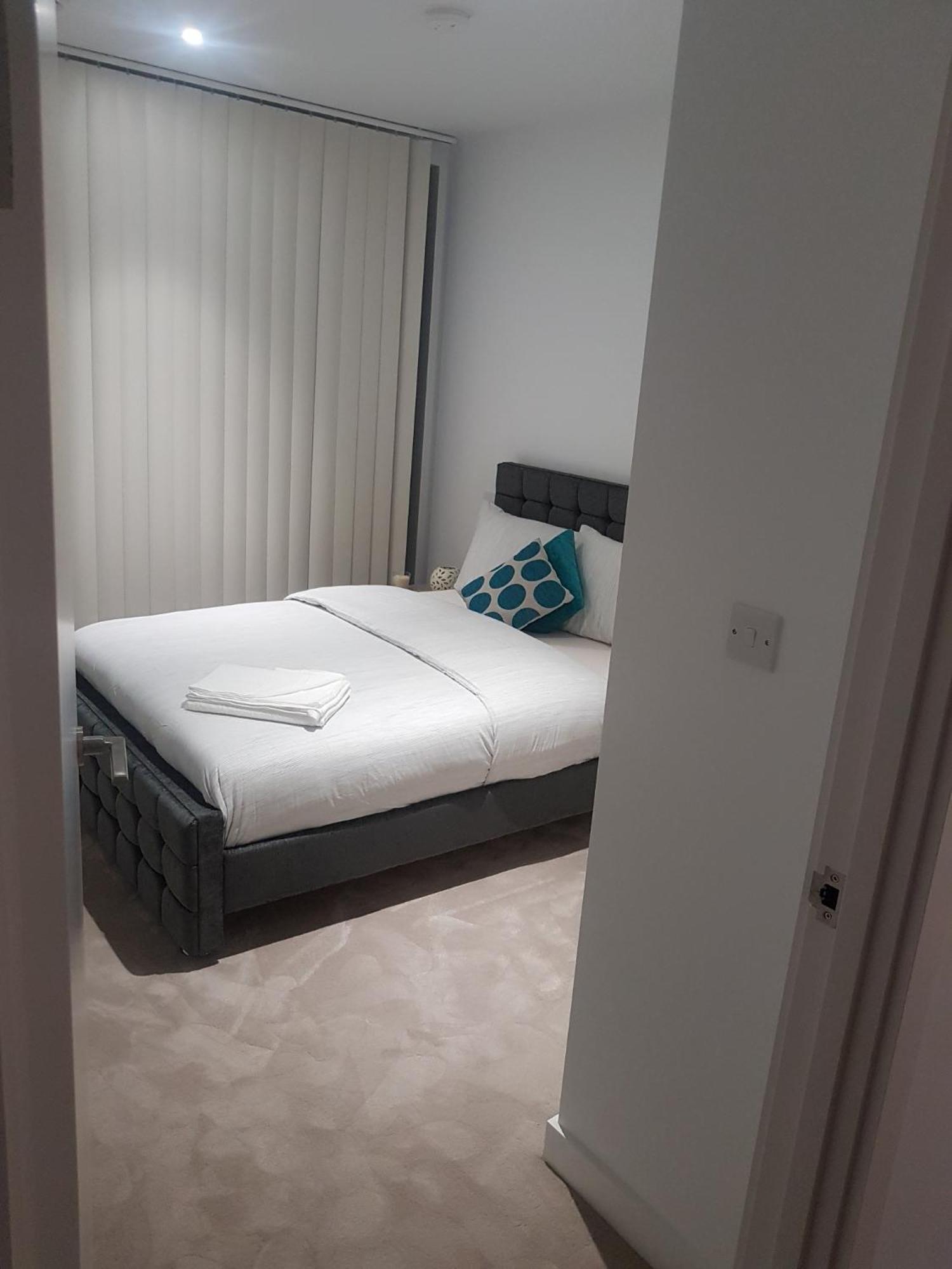 Lush Living - Double Room With Private Bathroom Londra Esterno foto