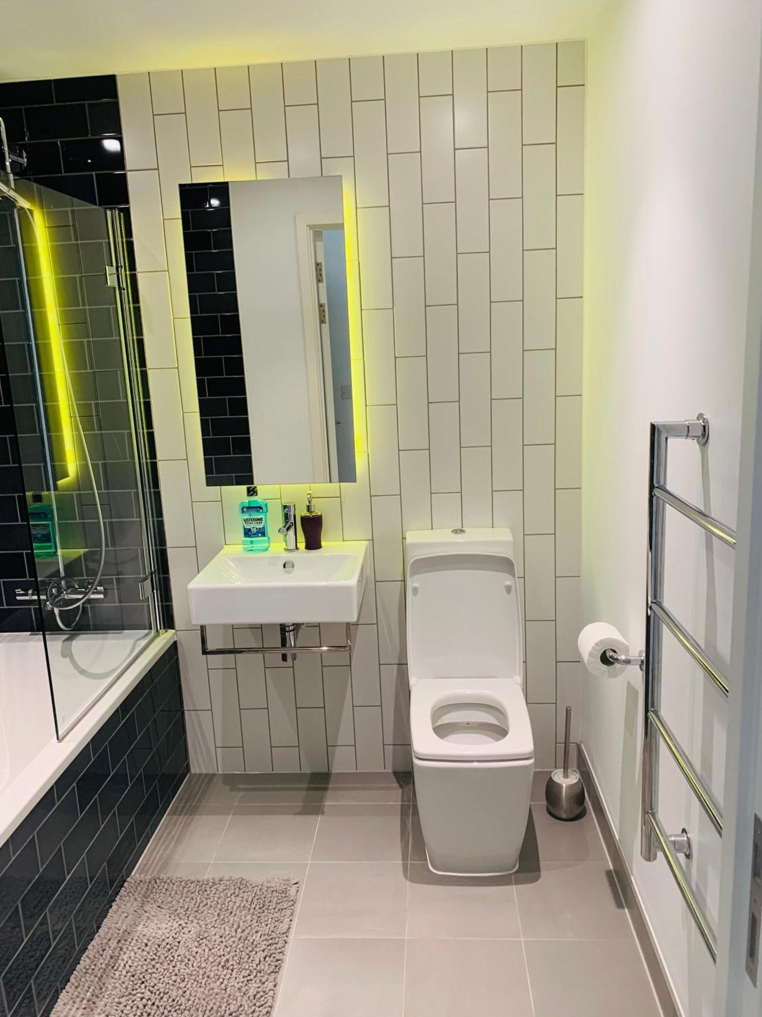 Lush Living - Double Room With Private Bathroom Londra Esterno foto