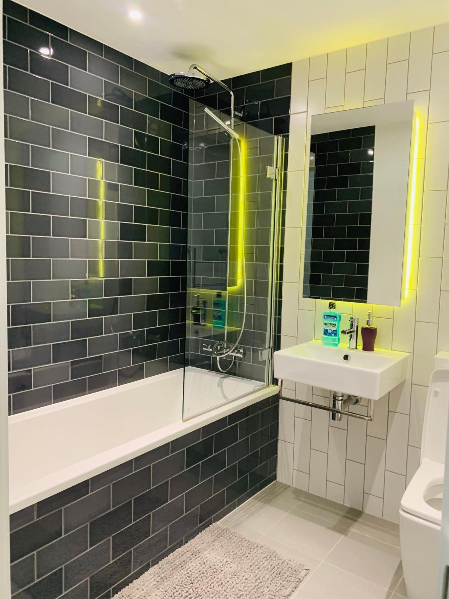 Lush Living - Double Room With Private Bathroom Londra Esterno foto