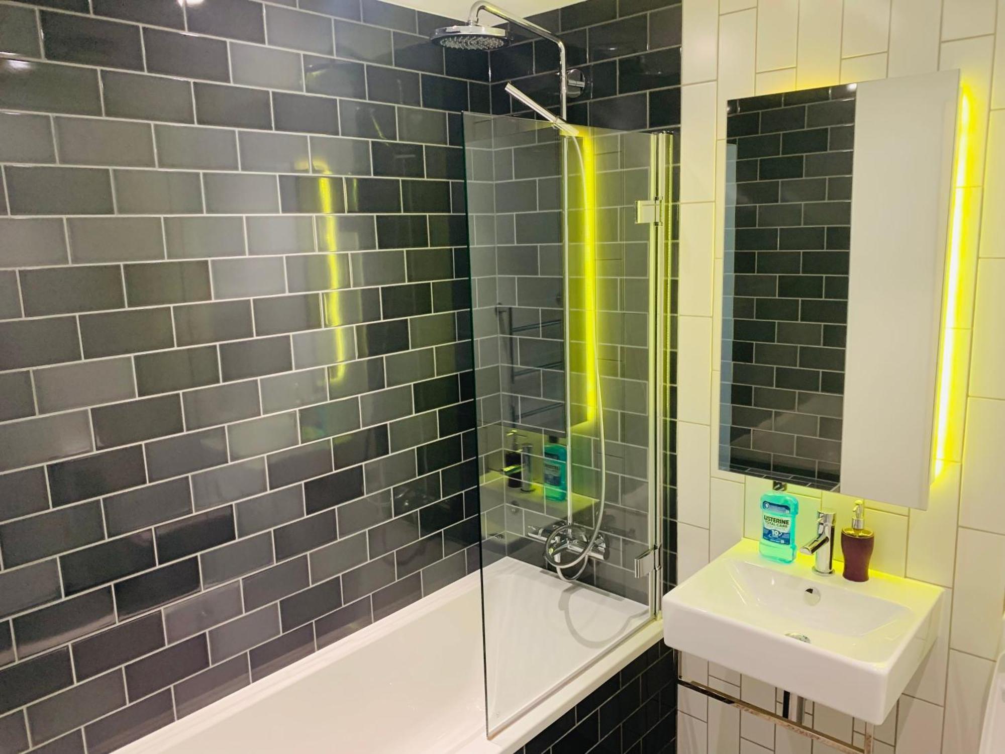 Lush Living - Double Room With Private Bathroom Londra Esterno foto